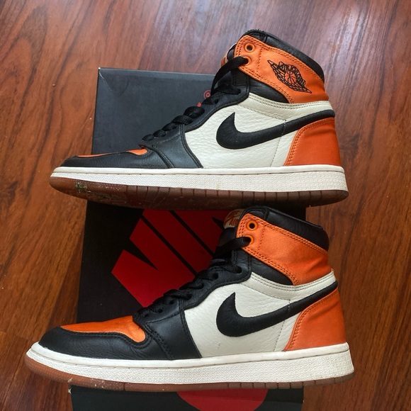 Nike Air Jordan 1 Satin Shattered Backboard - Picture 2 of 5